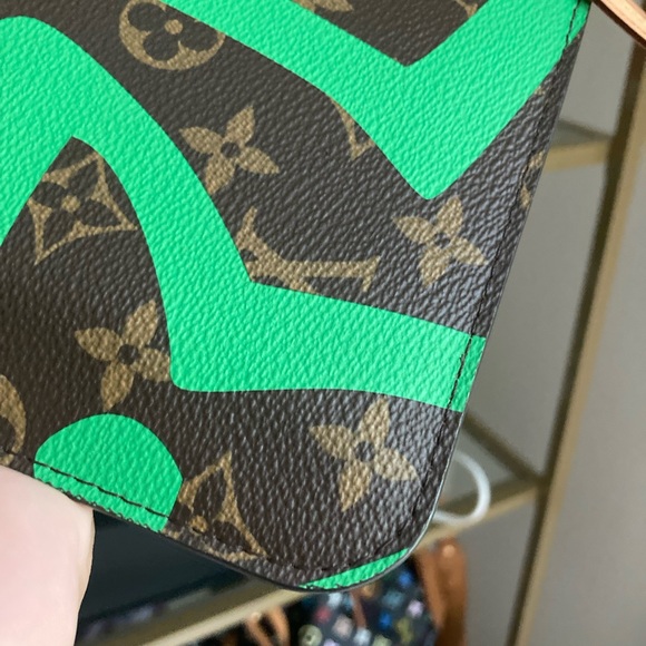 Louis Vuitton Hawaiian Limited Edition Wristlet 2017 - Picture 10 of 11